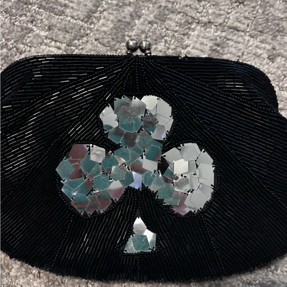 Extē Spade Beaded Clutch with Kiss Lock - Picture 3 of 7